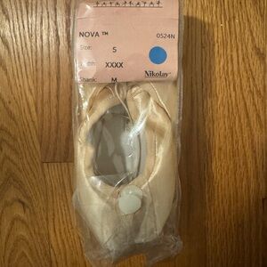 Nikolay Nova Ballet Pointe Shoes